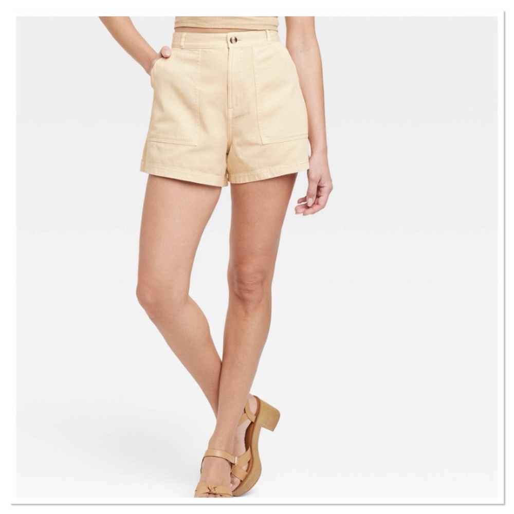 Women's High-Rise Utility Shorts - Universal
Thread Tan